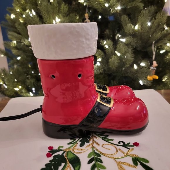 Scentsy Warmer Santa Boots Warmer (Down the Chimney) - Picture 3 of 9